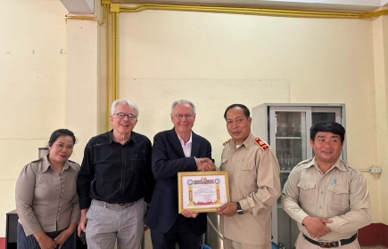 Überreichung „Certificate of Appreciation“ vom Technical College Savannakhet zum Abschied von Michael Biedermann
